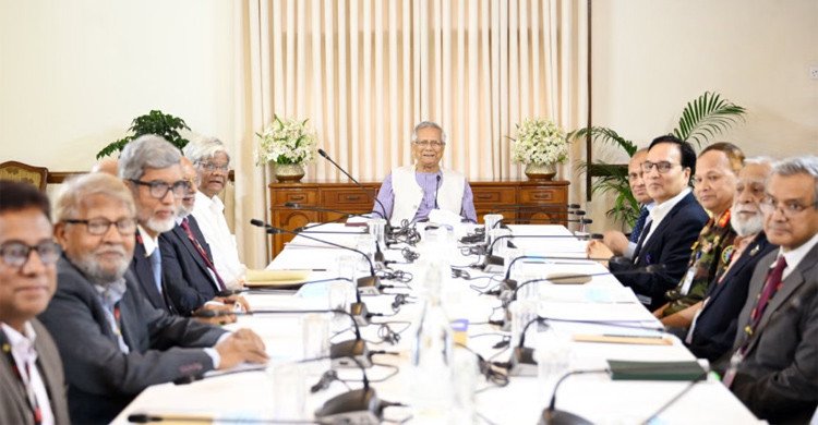 ৬ মাসের আগেই নতুন বেতন কাঠামো চূড়ান্ত হবে: প্রধান উপদেষ্টাকে কমিশন চেয়ারম্যান